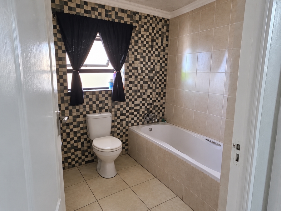 6 Bedroom Property for Sale in Parkers Dam Western Cape